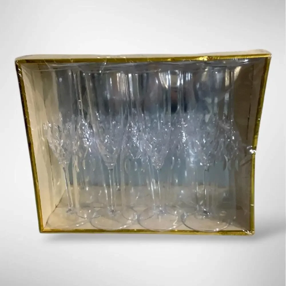 NWT Plastic 8 Pcs Shatterproof Reusable Plastic Champagne Flutes, 5 oz